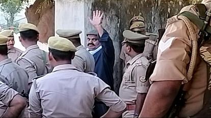 Prayagraj : उमेश पाल हत्याकांड में आरोपी अतीक को फिर लाया गया प्रयागराज, कोर्ट में कल हो सकती है पेशी Umesh Pal murder case: Atiq ahmed to appear in CJM Court today