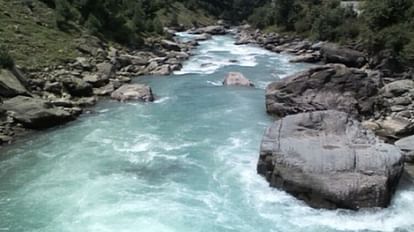 jammu kashmir: color of Sindh river water turned from blue to milky, administration asked not to use it