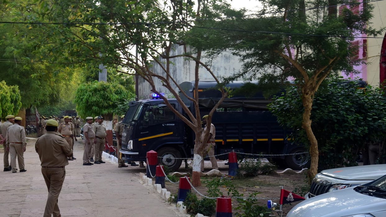 Atiq Ahmed case Now Atiq in Ali barrack, except for the posted captive guards, all are banned