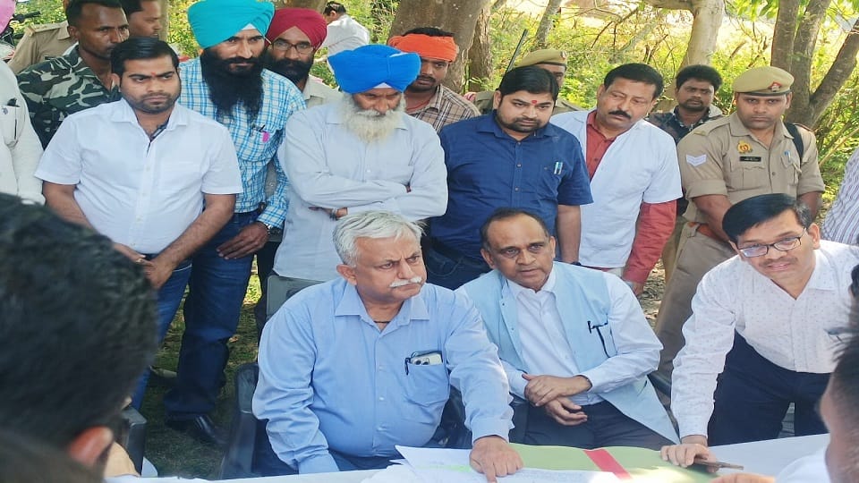Chief Minister's advisor Avnish Awasthi reached bailaha village pilibhit uttar pradesh