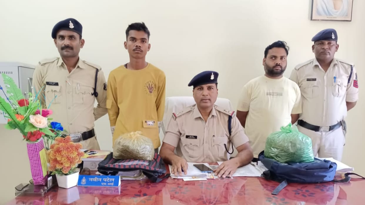 chhattisgarh police arrested two youths waiting for customers to sell ganja in sakti