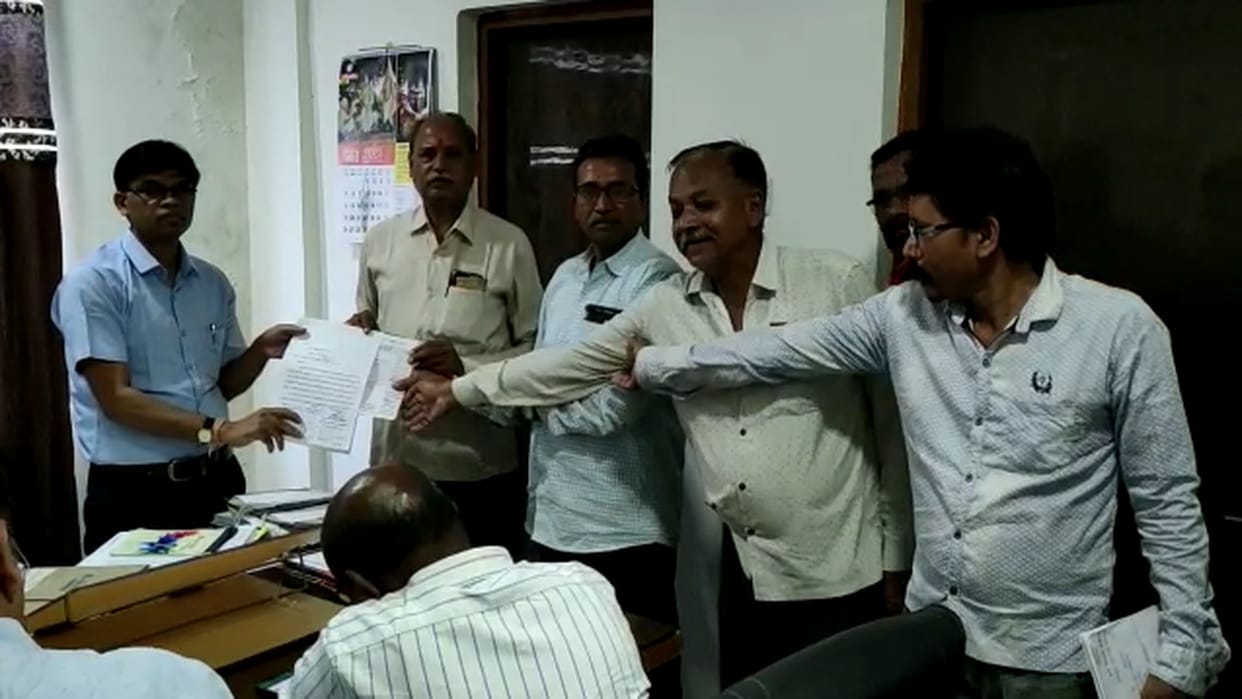 villagers demand to open liquor shop in chhattisgarh balod