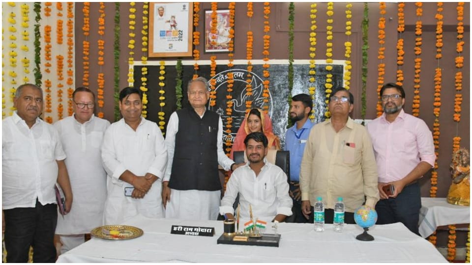 CM Ashok Gehlot inaugurates student union office at Bikaner Government Dungar College