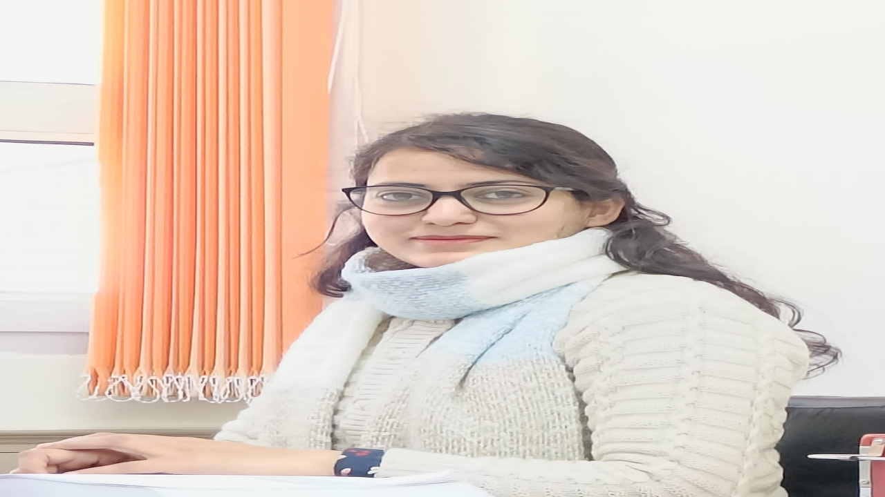 Success Story himachal: Daughter's fees paid from MGNREGA wages, became assistant professor Deeksha Kapoor