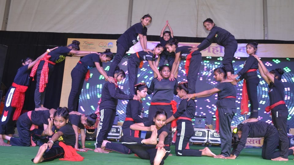 Colorful closing of Hathras Mahotsav