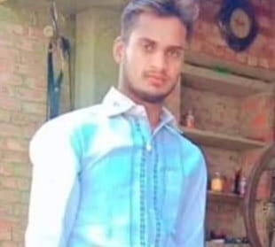 Azamgarh Accident: Bike rider hit by truck, died even before being taken to hospital, chaos among relatives