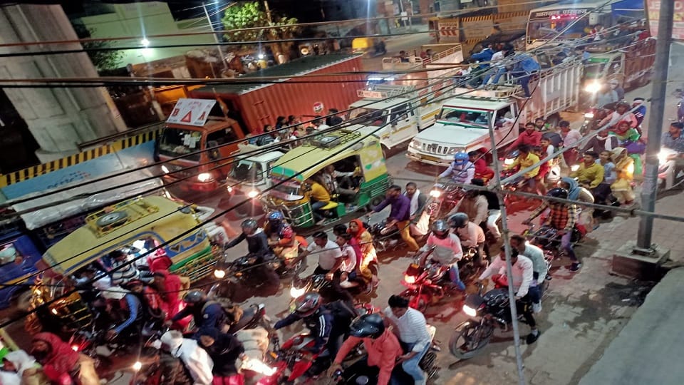Prajapati Samaj padayatra and huge crowd of devotees gathered in fair five km long jam in Modinagar