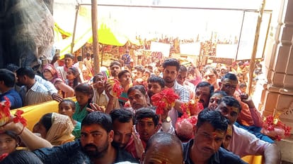 Chaitra Navratri Devotees were delighted after seeing the Kalaratri form of Maa Vindhyavasini