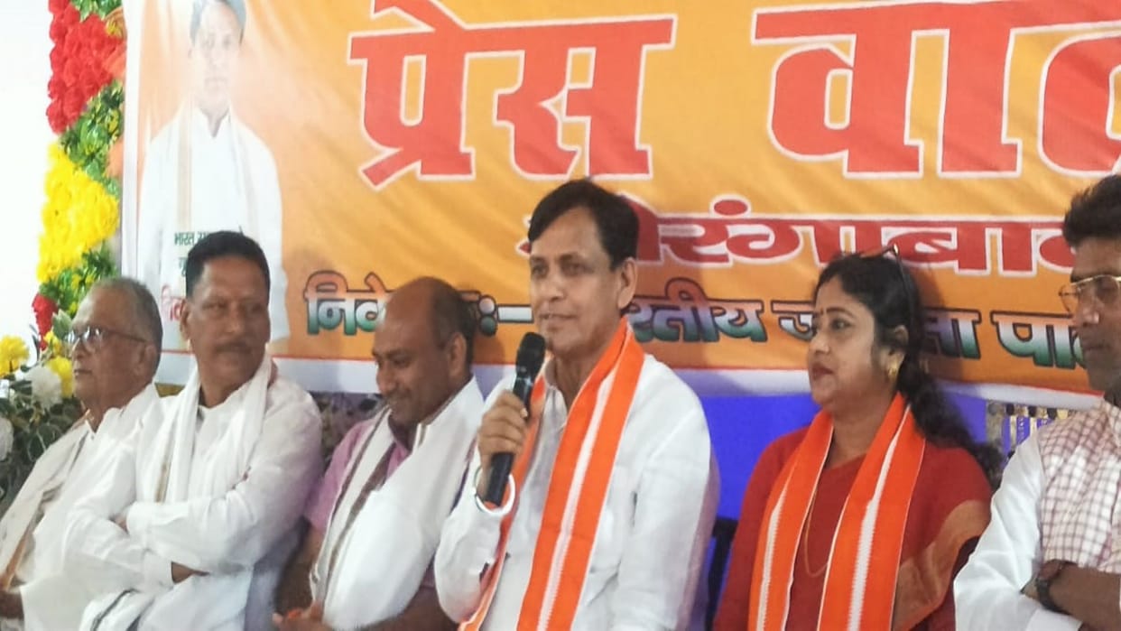 Nityanand Rai says that Rahul should apologize to the country for statement 'I am Gandhi, not Savarkar'
