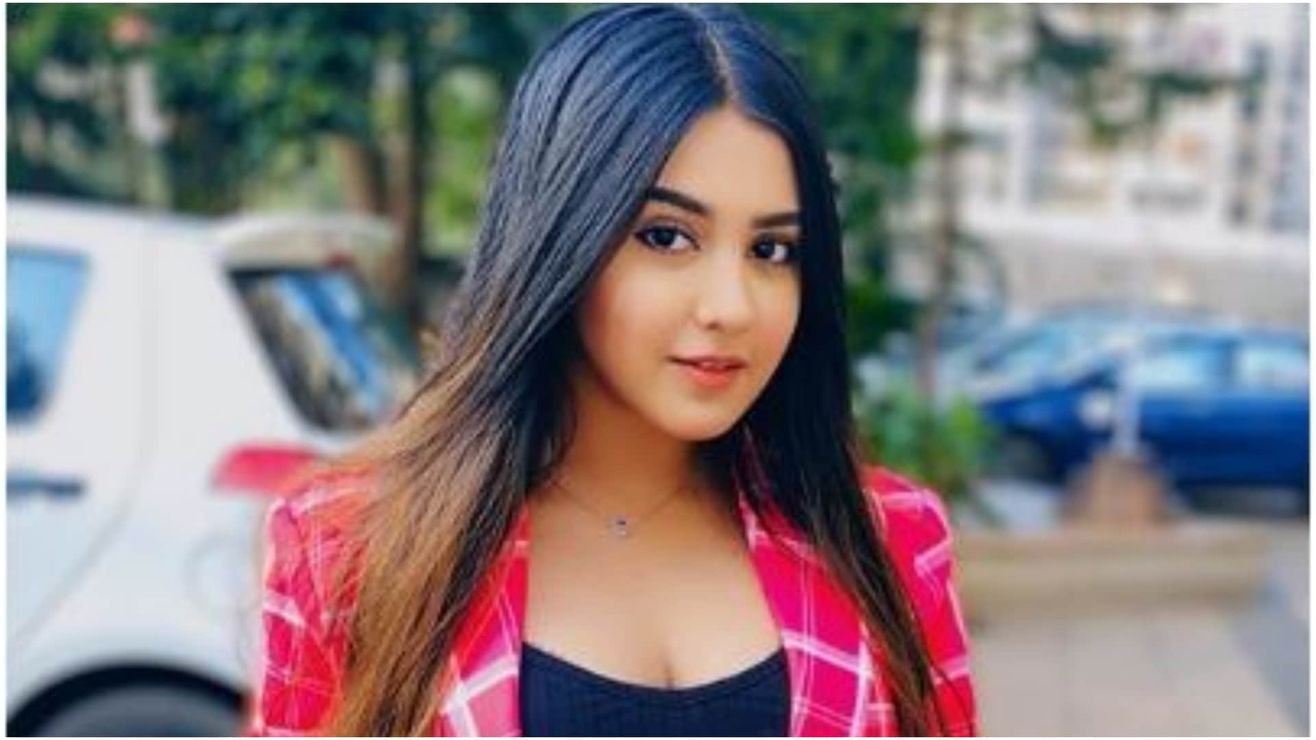 Actress Roshni Walia Posts pictures with Aryan khan from a party troll says ye hasta kab ha