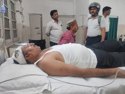 Uproar in Ganga Kaveri Express: Deputy CIT assaulted, passenger hiding in toilet, accused of stabbing