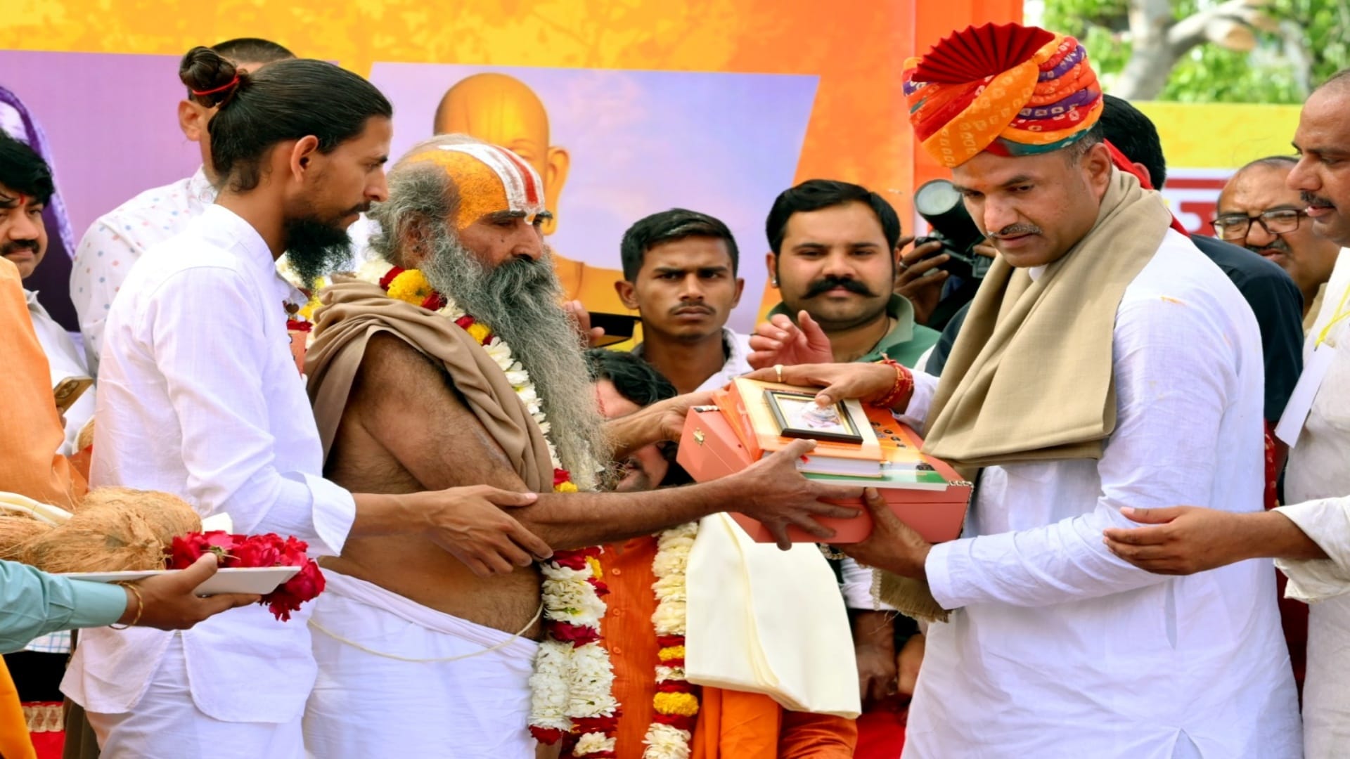With the chanting of saints and saints, Dr. Satish Poonia made CP Joshi take charge