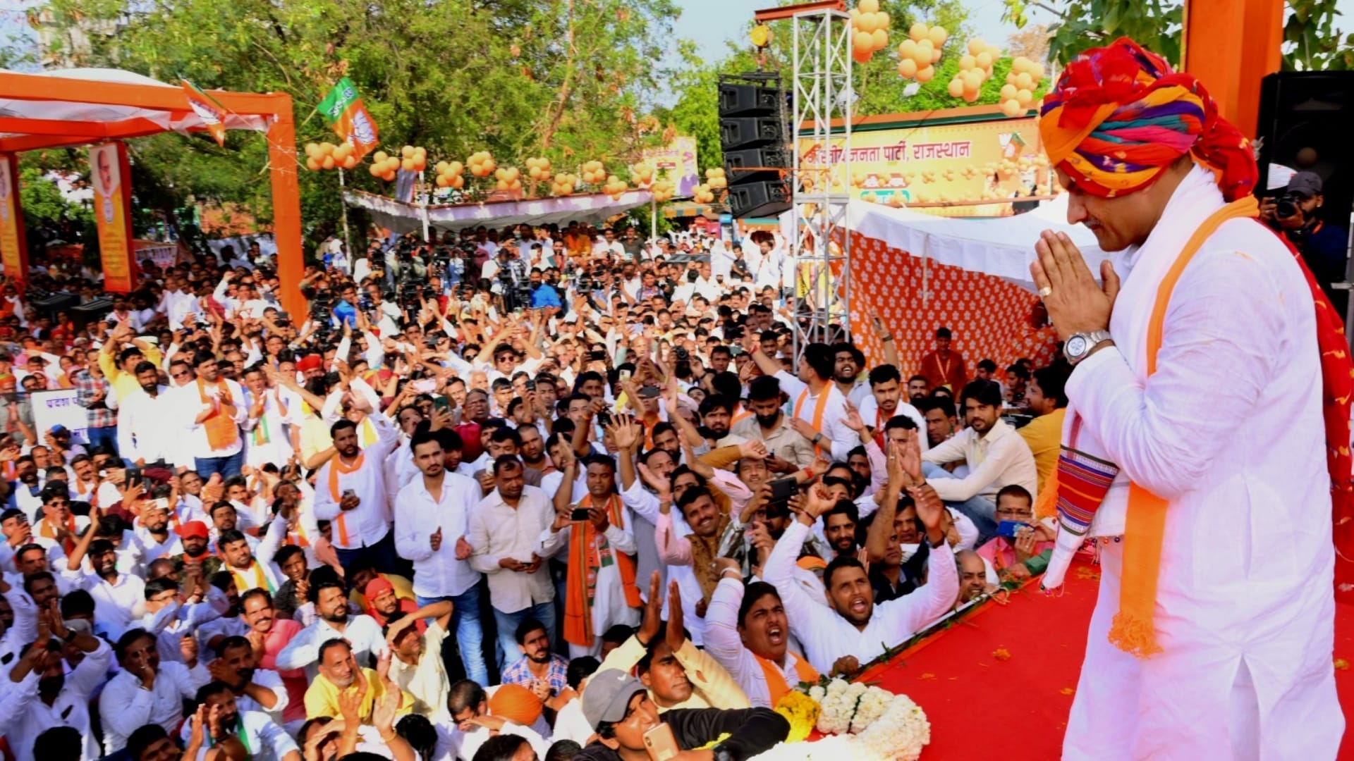 With the chanting of saints and saints, Dr. Satish Poonia made CP Joshi take charge