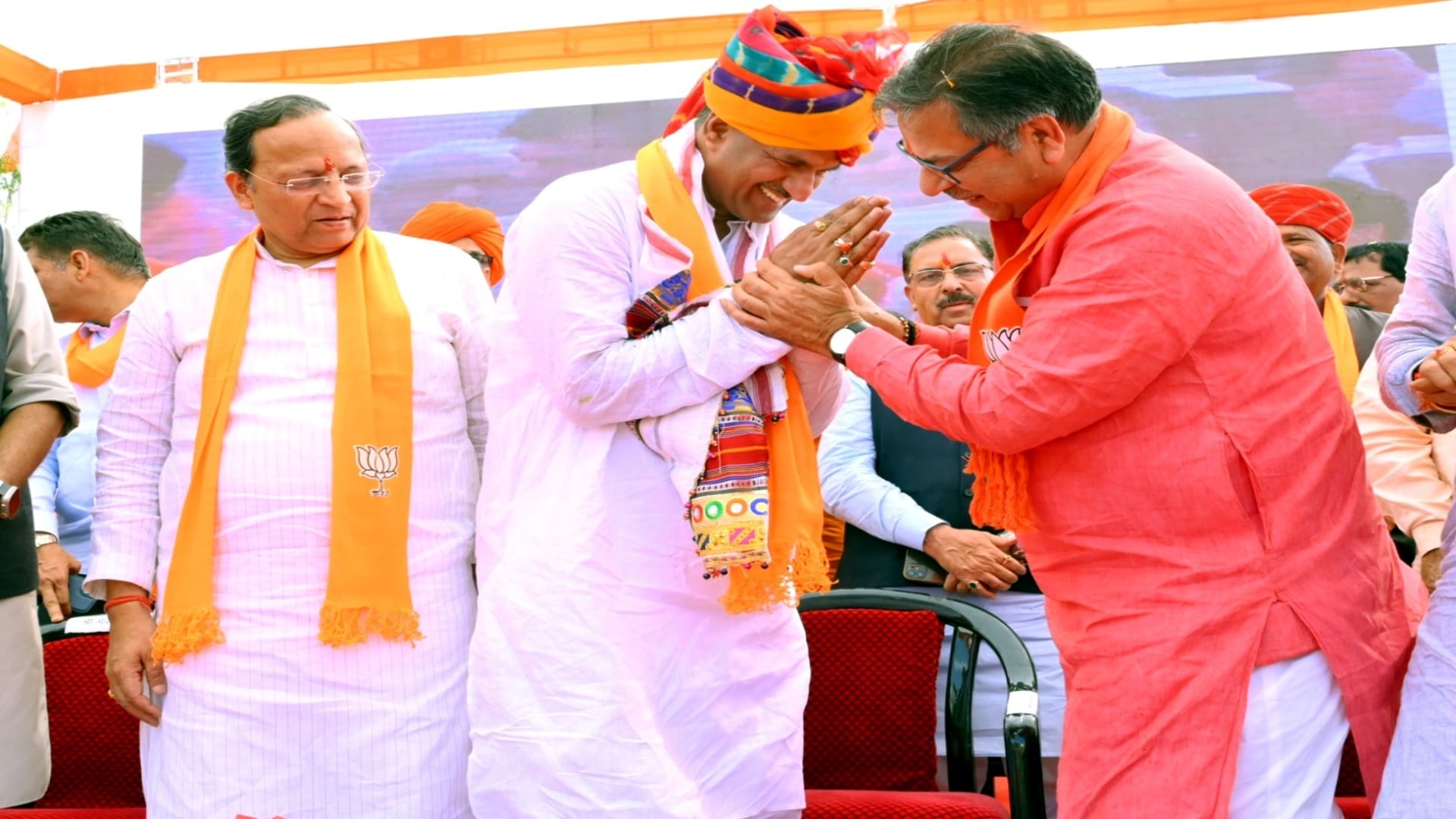 With the chanting of saints and saints, Dr. Satish Poonia made CP Joshi take charge