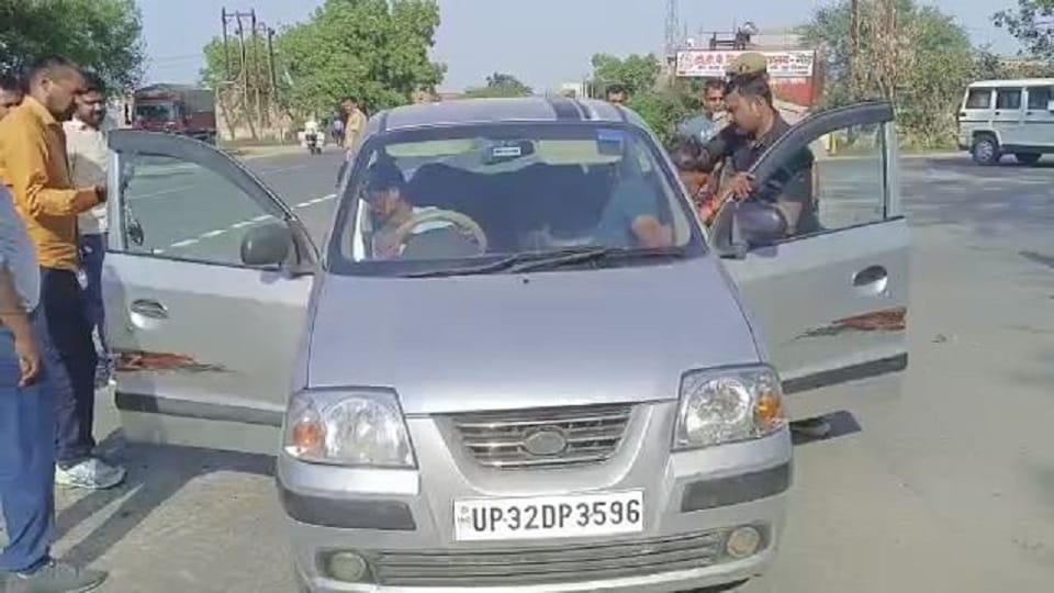 UP STF arrested two smugglers in Shahjahanpur