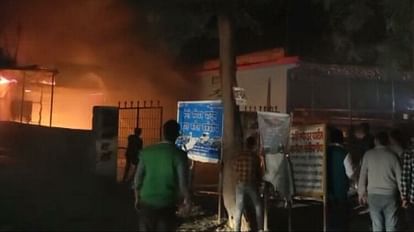 Uttarkashi: मोटर पार्ट्स की दुकान में लगी आग, एक घंटे की मशक्कत के बाद पाया काबू मोटर पार्ट्स की दुकान में लगी आग