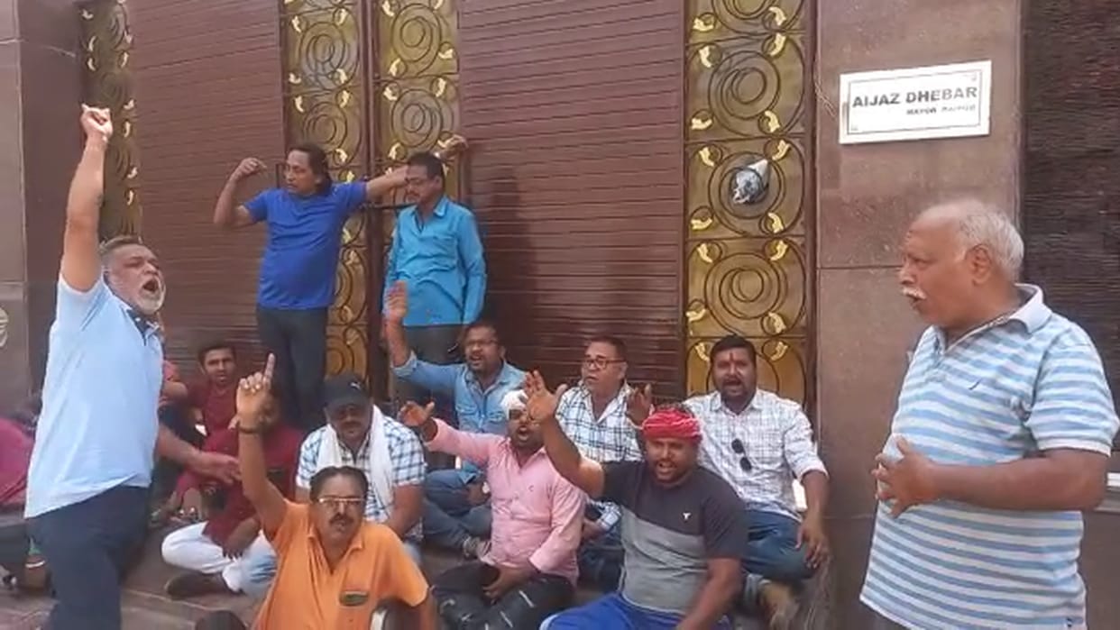 Chhattisgarh news ED raided hideouts of liquor traders and leaders On second day Raipur Durg action