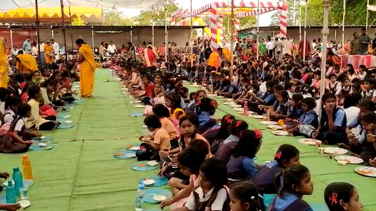 Mahaashtami 2023; women officers to gave bhoj 1100 girls in Ganga Maiya mandir in balod