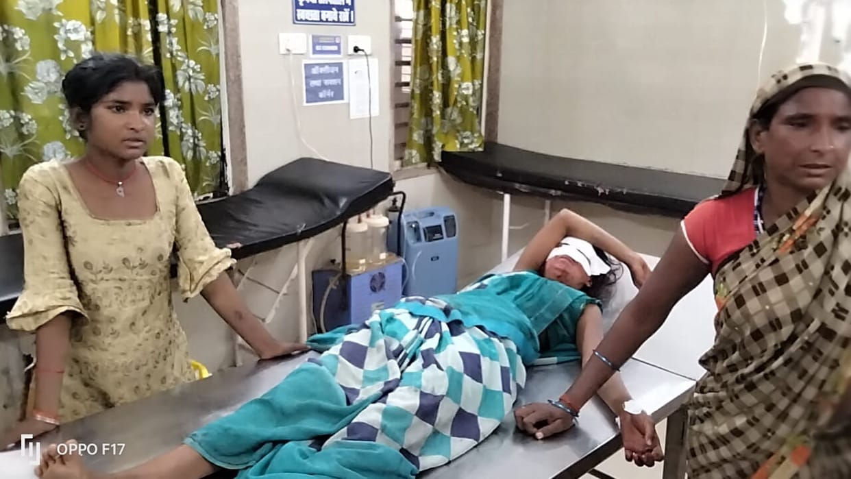 Dispute over mobile in Damoh, husband cut wife's nose with a knife, tried to gouge out her eyes
