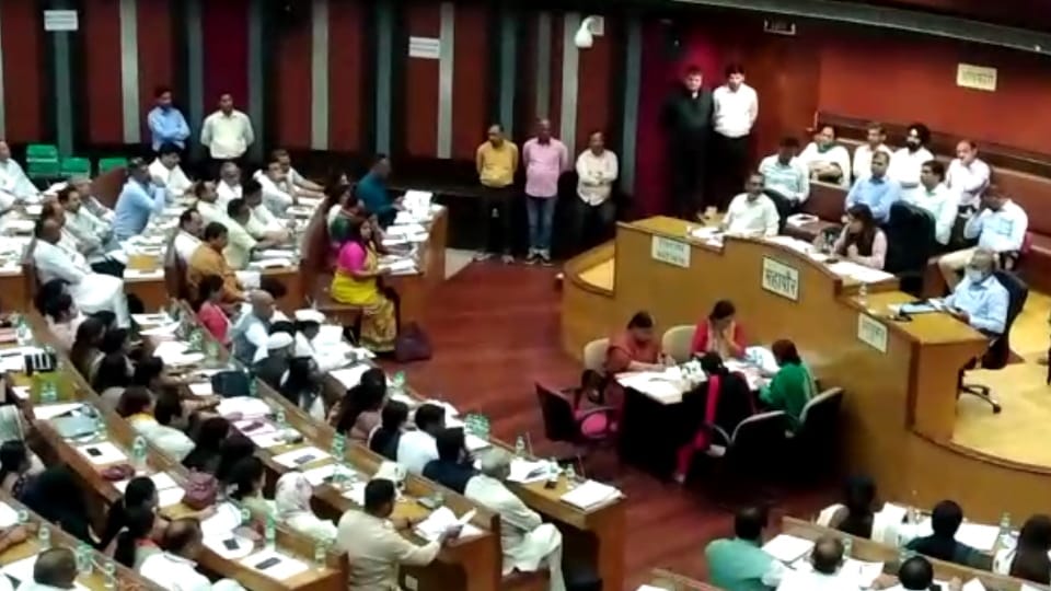 Delhi: Chances of uproar in the Municipal Corporation meeting to be held today.