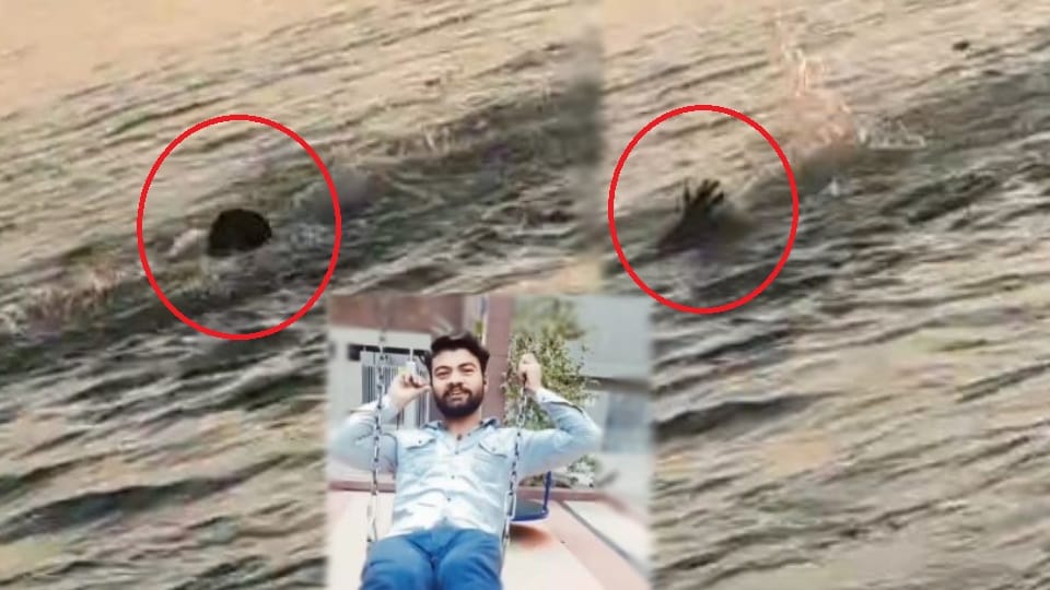 young man from Firozabad drowned while taking  bath in Ganges