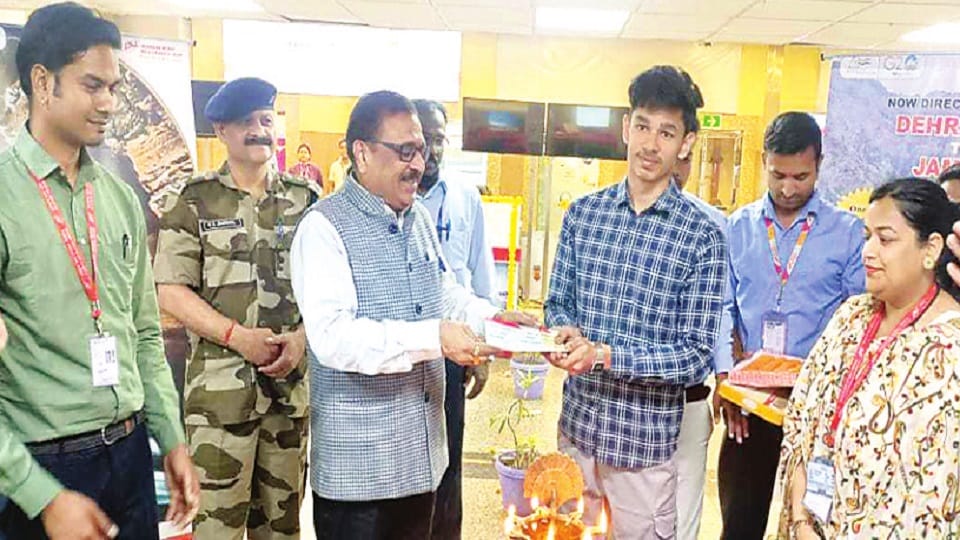 Flight started three days a week between Jammu and Dehradun, 50 passengers traveled on the first day