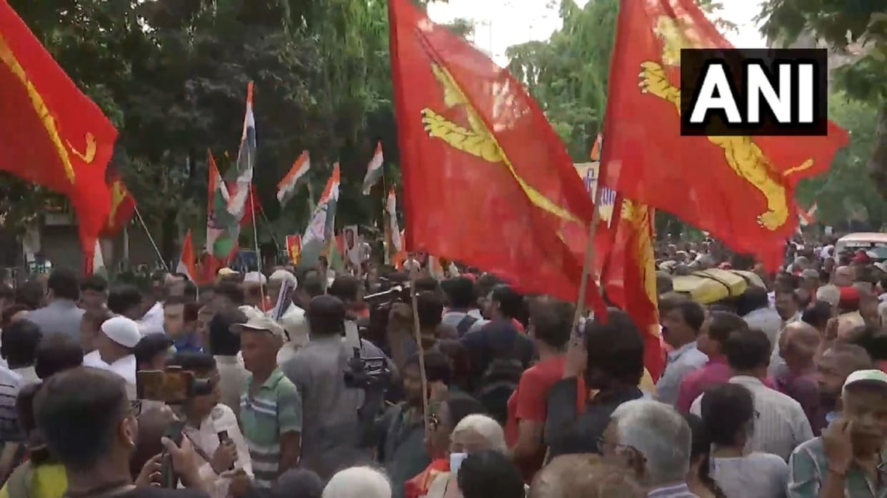 West Bengal: CPI(M)-Congress protest against central and state government