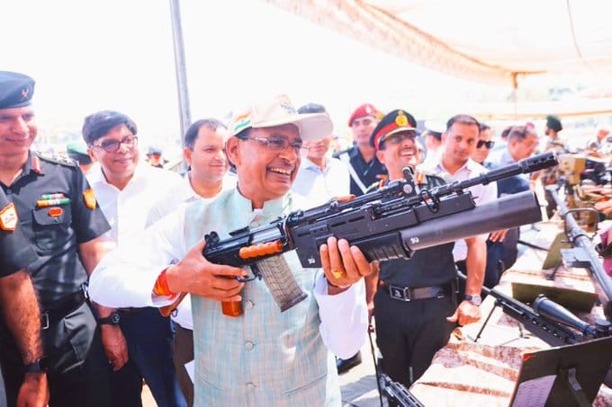 MP News: CM Shivraj inaugurated the military fair, the public will be able to see the weapons of the army from