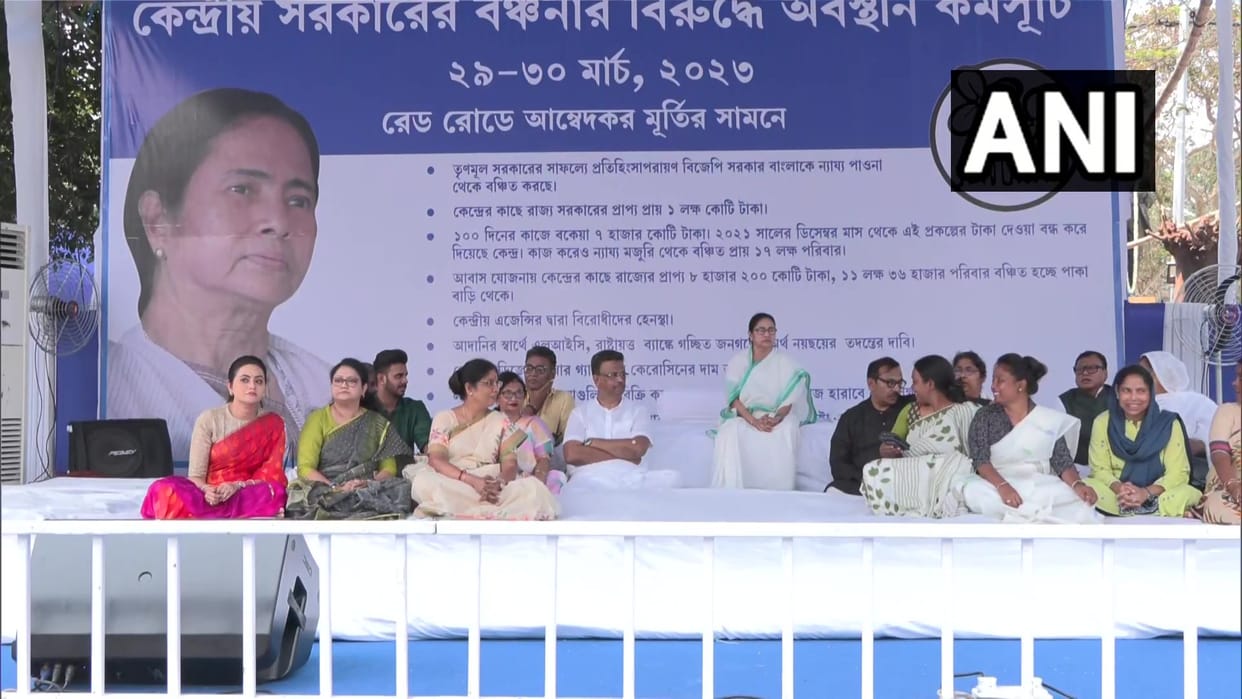 TMC supremo Mamata Banerjee gives aur ek dafa Delhi chalo call to oust BJP from power