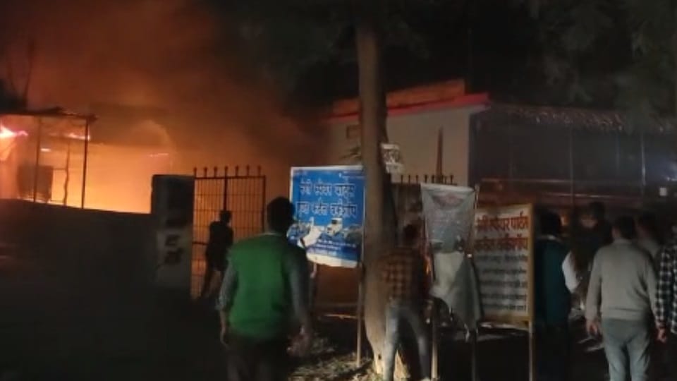Uttarkashi: Fire broke out in a motor parts shop in Nagni Saud village