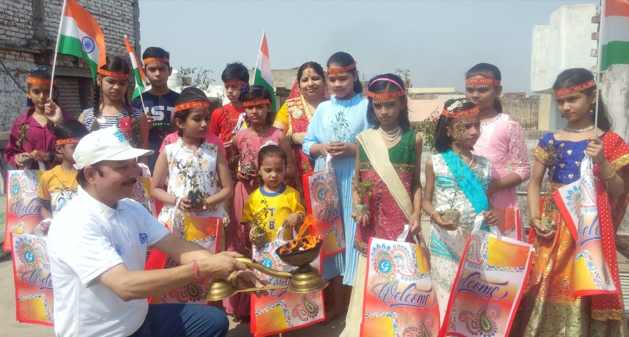Durga Ashtami 2023 Namami Gange gave cloth bags and basil plants to girls after worship gave this message
