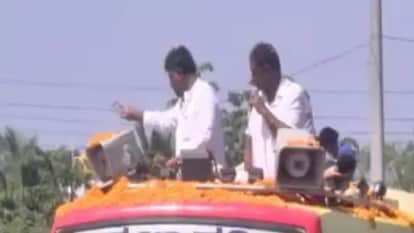 नोट उड़ाते डीके शिवकुमार