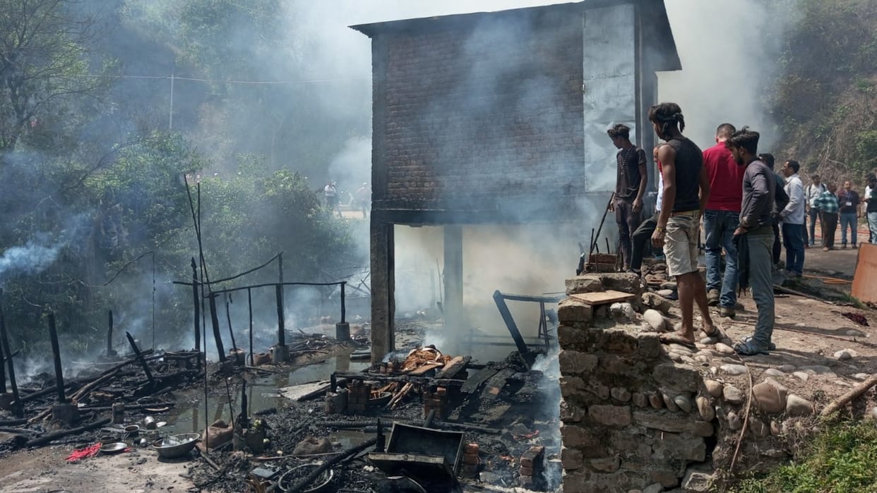 Bilaspur News: Fire breaks out in shahtalai seven shanties gutted
