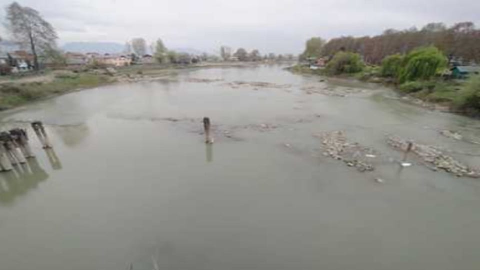 Foam and foul smell disappeared from Sindh river, pollution board took samples