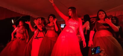 In the funeral procession, the brides of the city danced amidst burning worries, what is this custom?