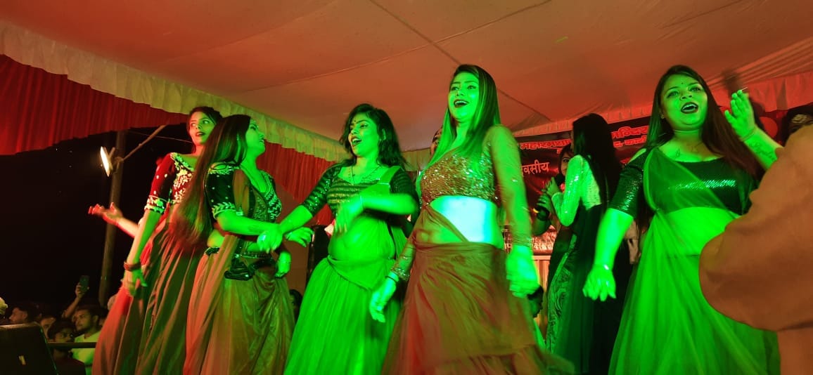 In the funeral procession, the brides of the city danced amidst burning worries, what is this custom?