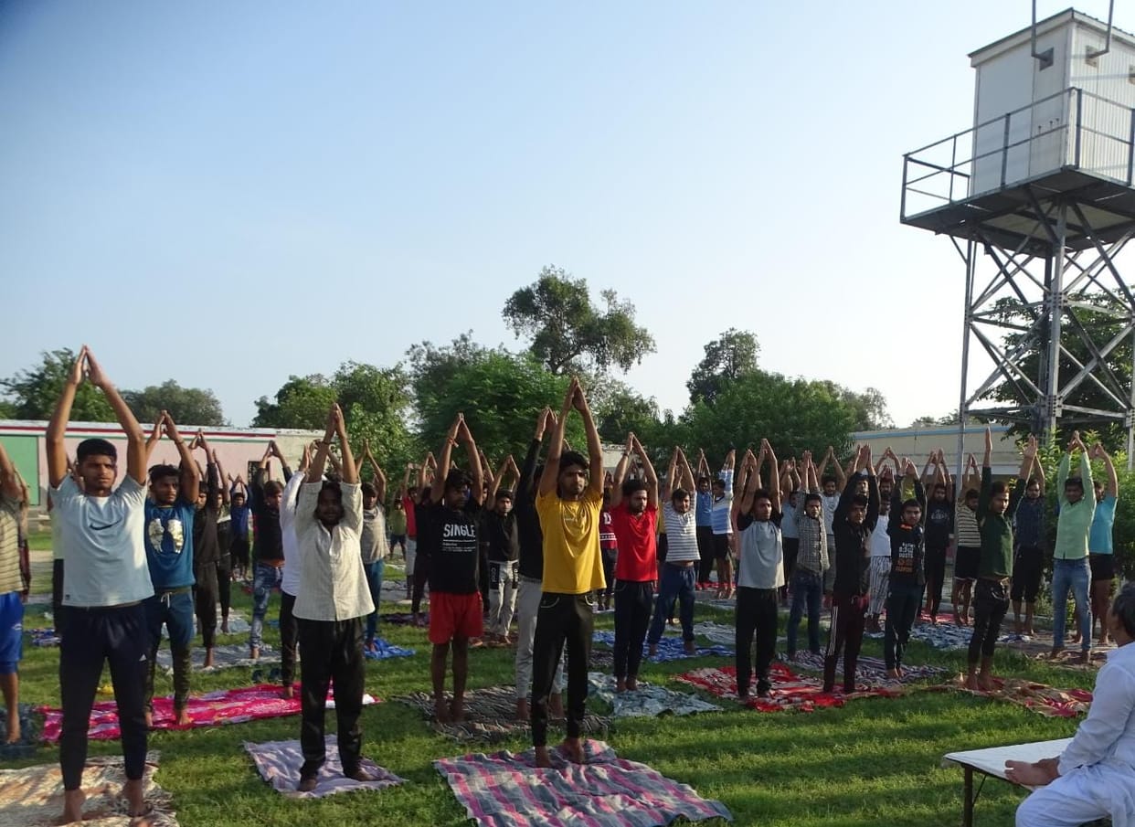 Meerut: Yoga is removing the feeling of guilt in jail prisoners, positive changes are visible at  mental level