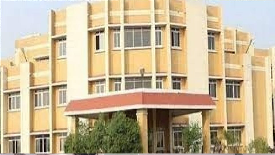 Raipur: Big question on appointment of VC in Journalism University, High Court seeks answer