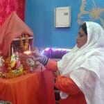 मां दुर्गा की पूजा करतीं रूबी आसिफ खान
