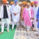 राजस्थान कांग्रेस प्रभारी सुखजिंदर सिंह रंधावा ने गुरुद्वारे में मत्था टेका।