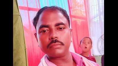 Bihar: बेटी की शादी में लिए कर्ज को चुकाने के लिए निकले पिता की हत्या,घर के पीछे मिला शव Bihar: बेटी की शादी में लिए कर्ज को चुकाने के लिए निकले पिता की हत्या, घर के पीछे मिला शव