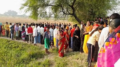 मौके पर जमा ग्रामीण