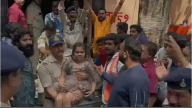MP News: तस्वीरों में इंदौर मंदिर हादसा, अपनों को खून में लथपथ देख बिलख पड़े लोग, अब तक 13 लोगों की मौत मासूम बच्ची ने जीती जिंदगी की जंग।