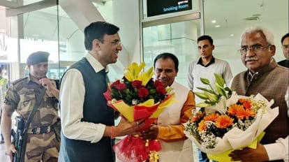 Uttarakhand: दो दिवसीय दौरे पर उत्तराखंड पहुंचे केंद्रीय स्वास्थ्य मंत्री मांडविया, आज मलारी में करेंगे प्रवास केंद्रीय स्वास्थ्य मंत्री डॉ. मनसुख मांडविया पहुंचे उत्तराखंड