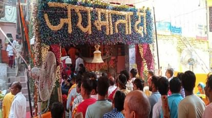Chaitra Navratri: विंध्याचल धाम में जुटा आस्था का सैलाब, तस्वीरों में देखिए श्रद्धालुओं ने कैसे किया दर्शन मां विंध्यवासिनी धाम में जुटा आस्था का सैलाब