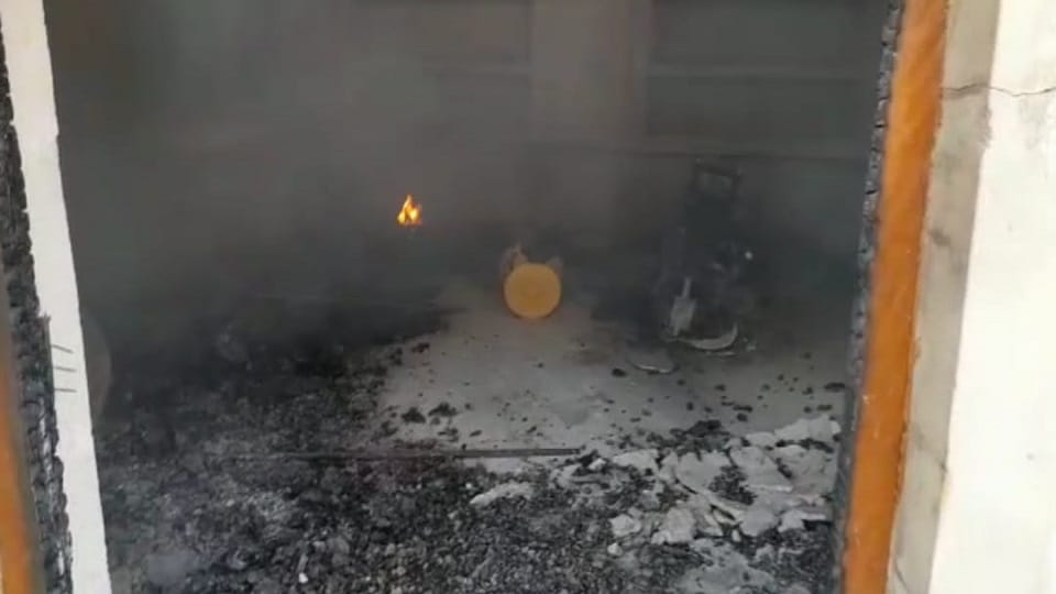 no light no candle then how did the cloth warehouse catch fire