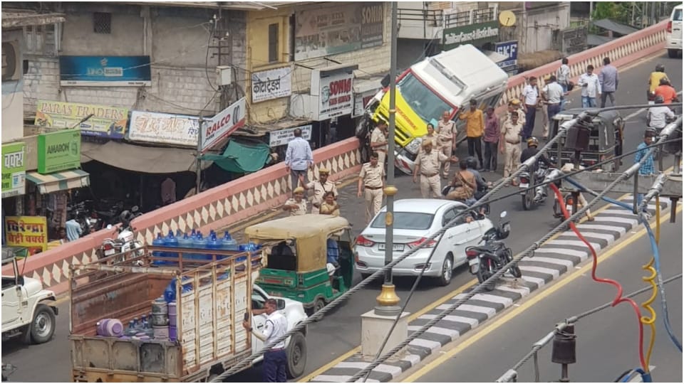 Ambulance collided with family riding bike in Kota husband and wife died in Road Accident