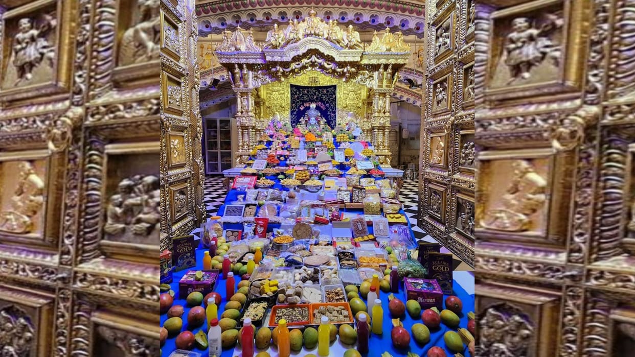 Chhappan Bhog offered to Lord Rama in Bhagwan Narayan Mandir.