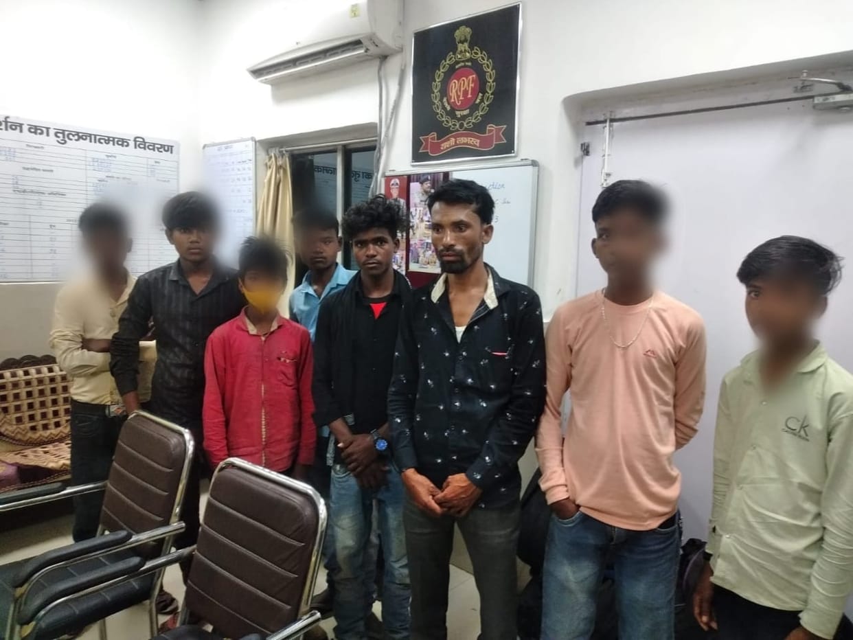 Bihar: Danapur GRP dropped 8 children at Danapur Junction