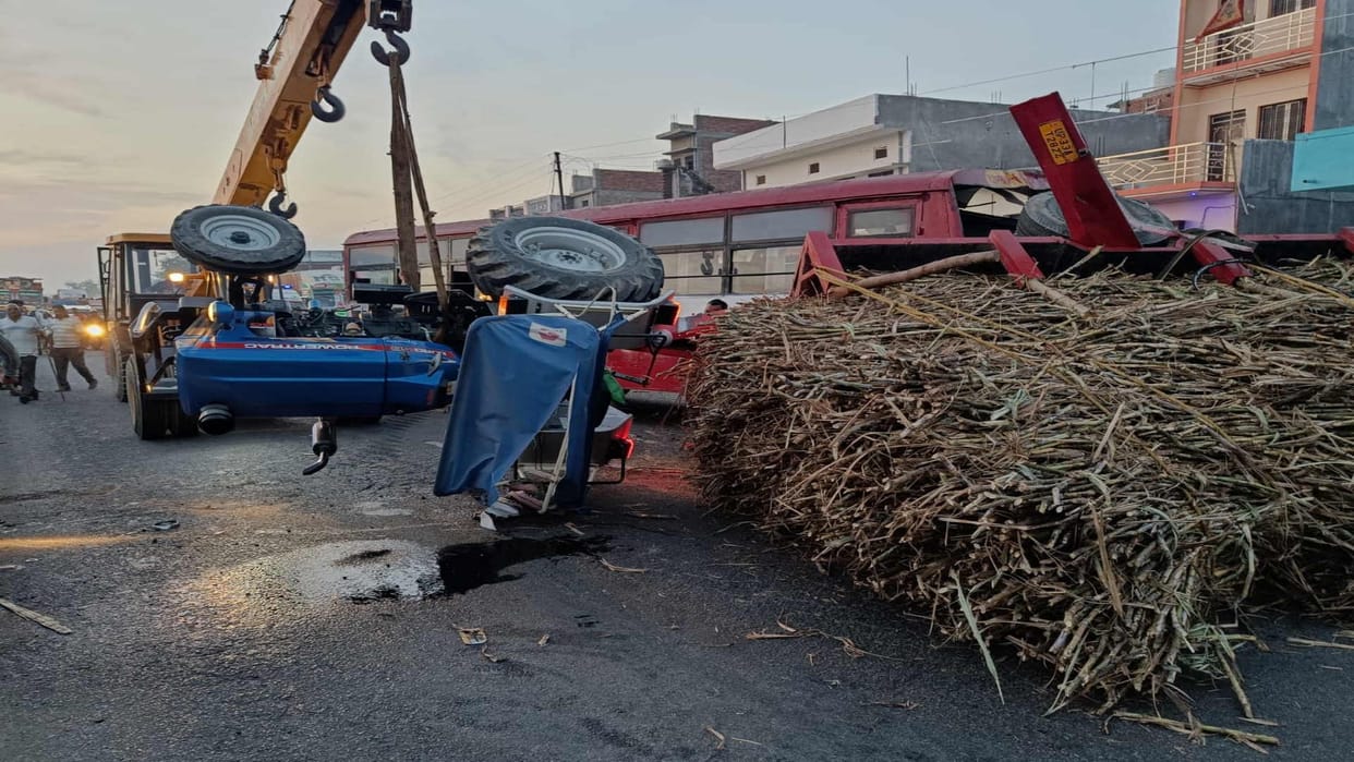 18 injured after Roadways bus collided with sugarcane laden tractor-trolley on forelane